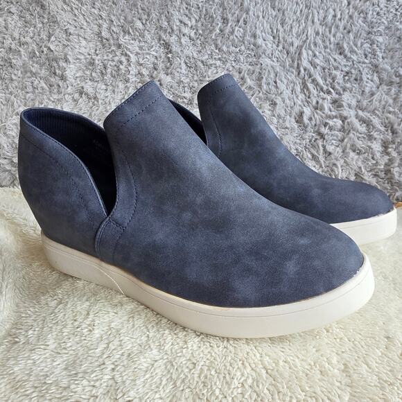 New Journee Collection Womens Cardi Slip On Wedge Booties Sneakers‎ Blue Sz 11 - Picture 1 of 5